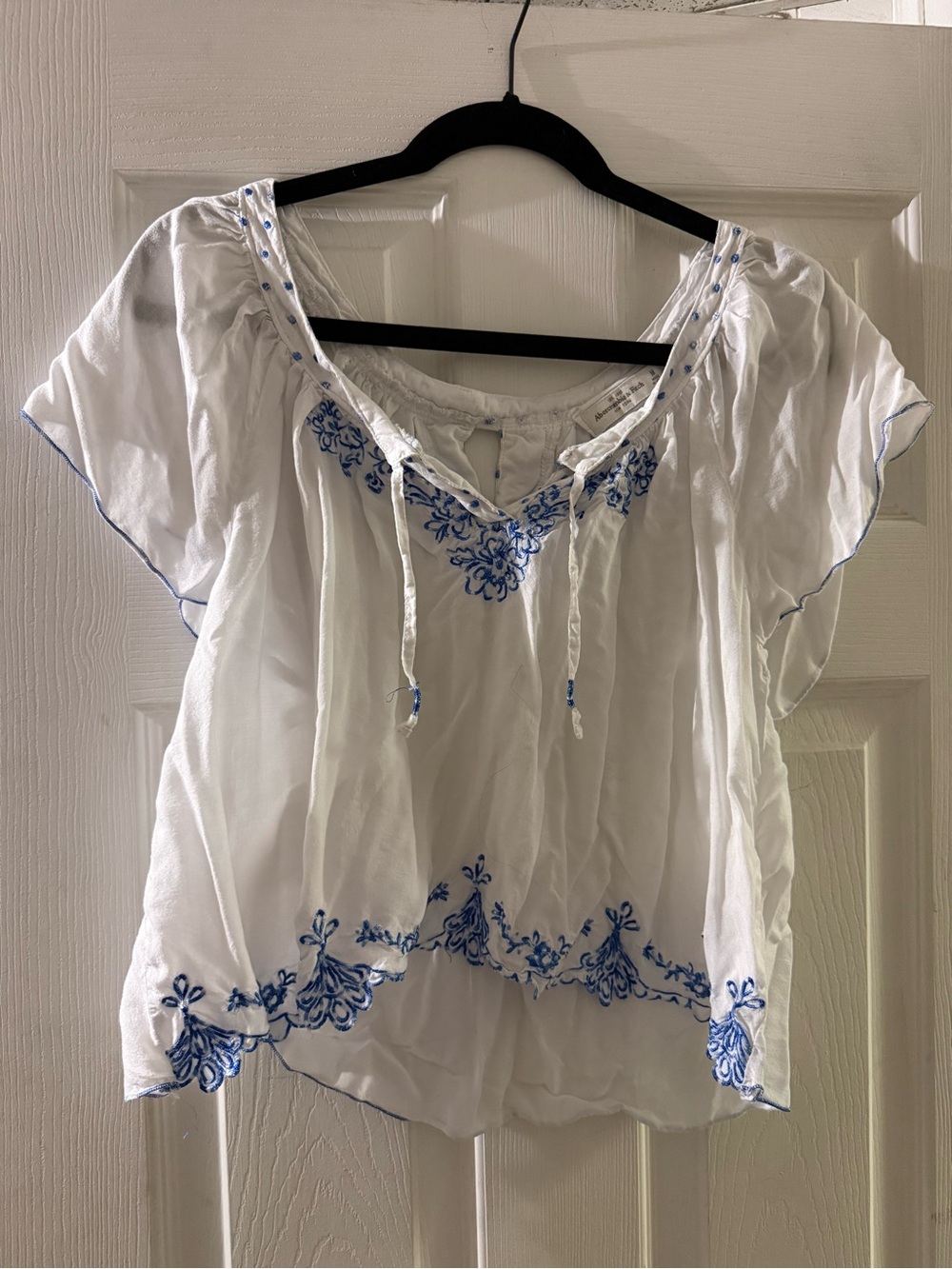 Abercrombie & Fitch white blouse with blue floral embroidery